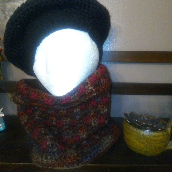 Handcrafted Multicolored Cowl Scarf - Picture 2 of 7